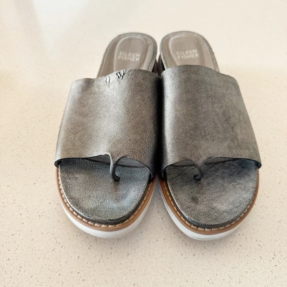 Eileen Fisher Touch Platform Sandals in a metallic Silver Size 7